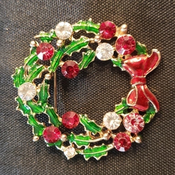 Vintage Jewelry - Vintage wreath pin